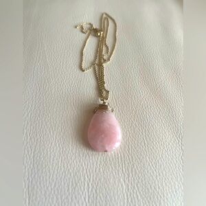 Wired rose quartz necklace